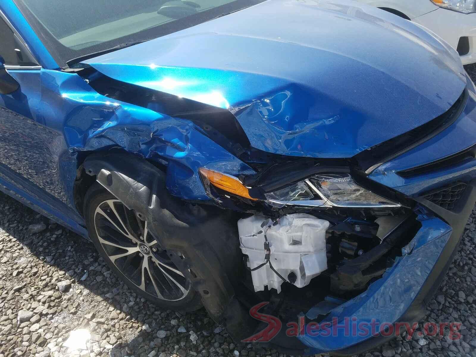 4T1B11HK2JU098228 2018 TOYOTA CAMRY