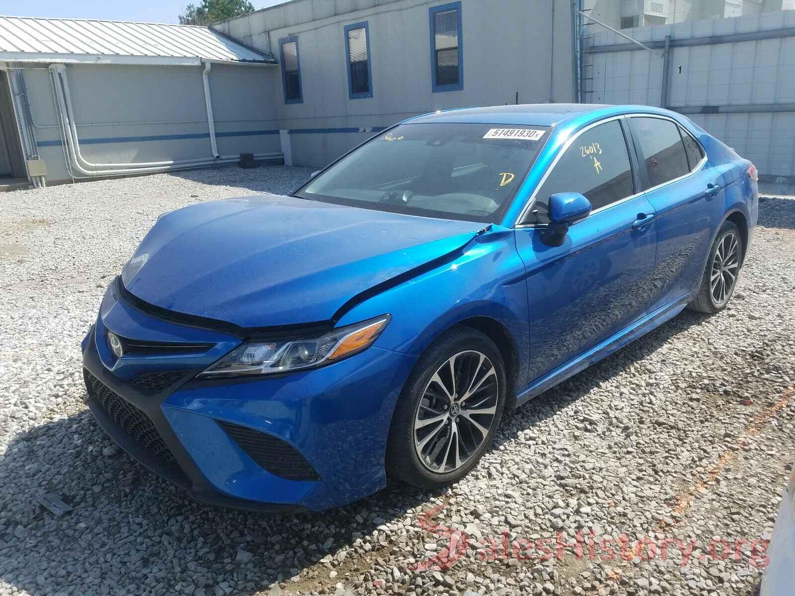 4T1B11HK2JU098228 2018 TOYOTA CAMRY