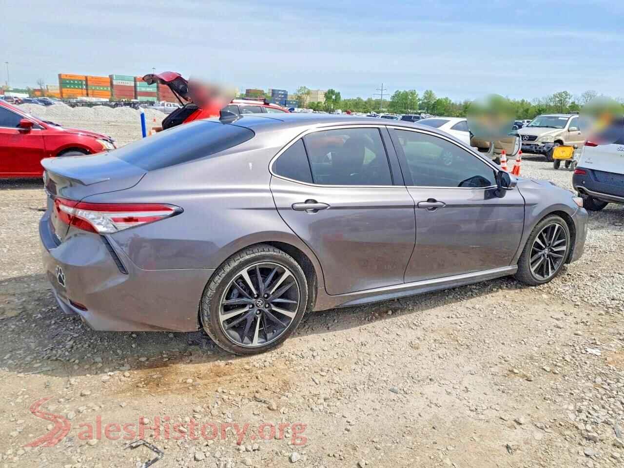 2018 TOYOTA CAMRY VIN 4T1BZ1HK9JU011661, right side view