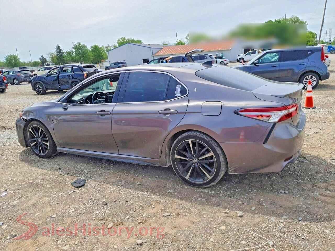 2018 TOYOTA CAMRY VIN 4T1BZ1HK9JU011661, front view