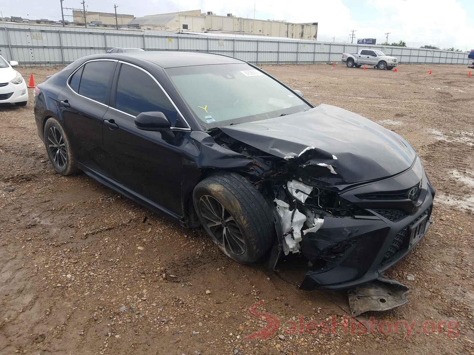 4T1B11HK8JU588141 2018 TOYOTA CAMRY