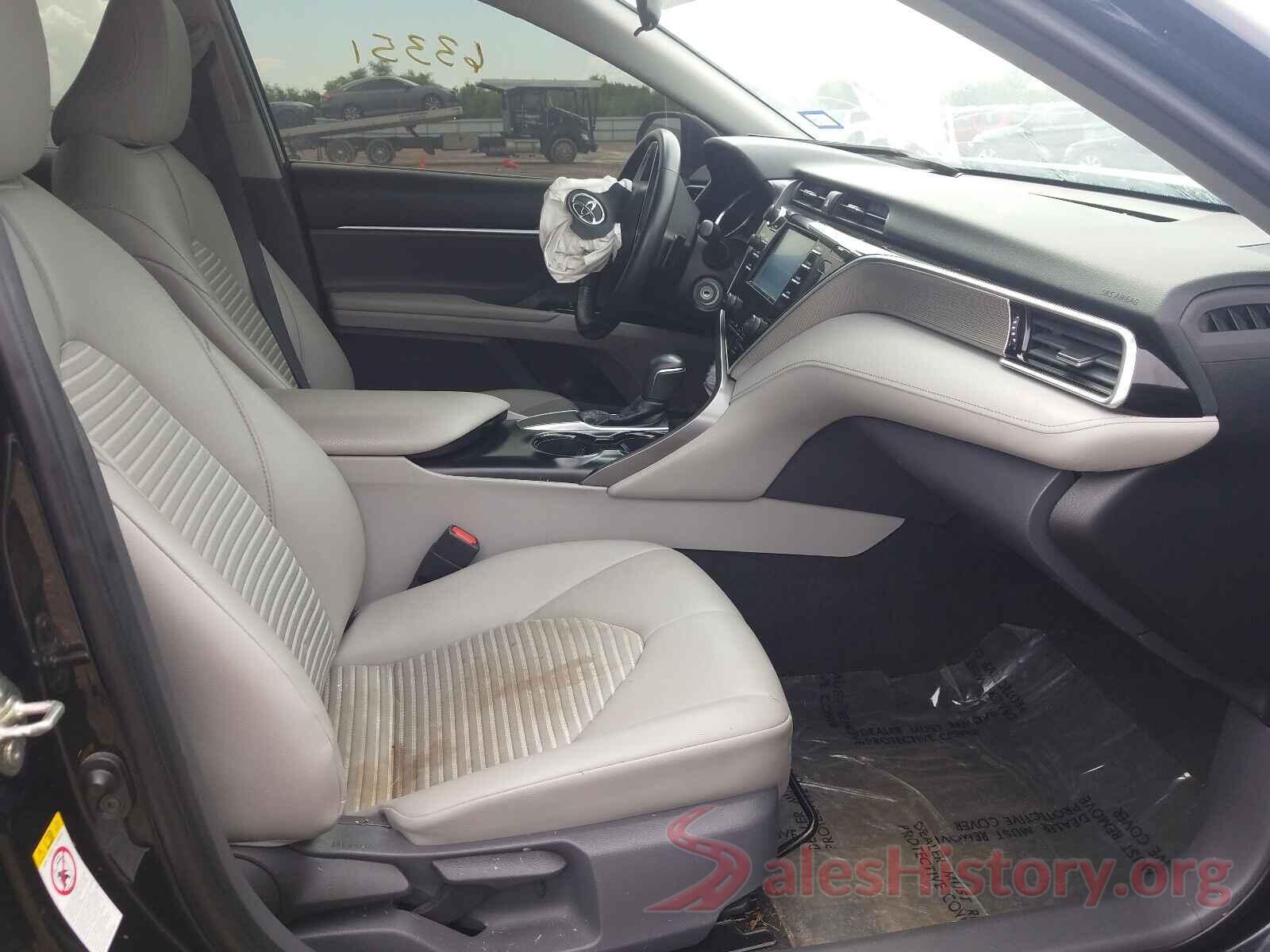 4T1B11HK8JU588141 2018 TOYOTA CAMRY