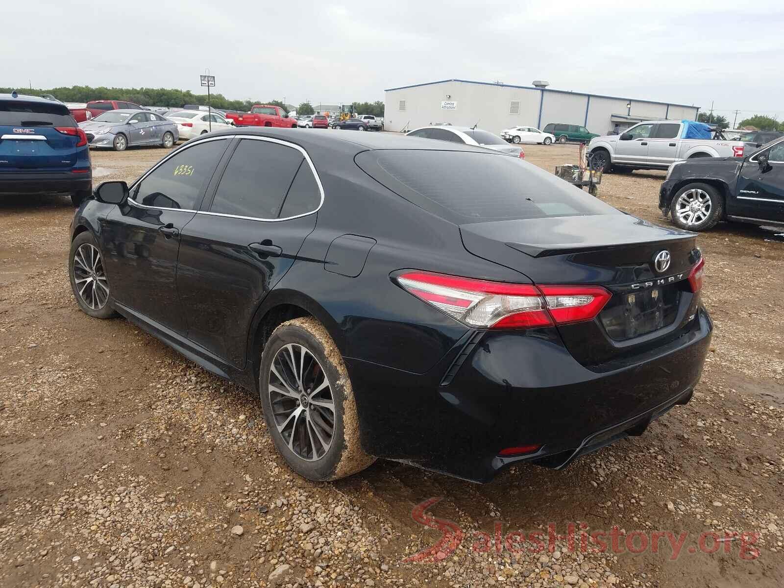 4T1B11HK8JU588141 2018 TOYOTA CAMRY