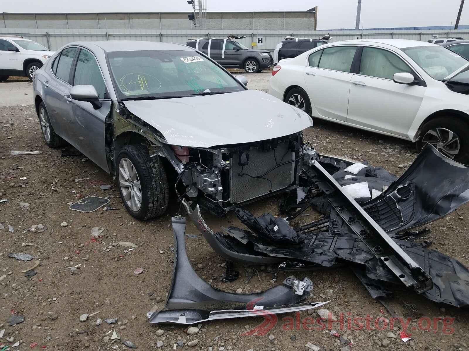 4T1B11HK9JU100279 2018 TOYOTA CAMRY