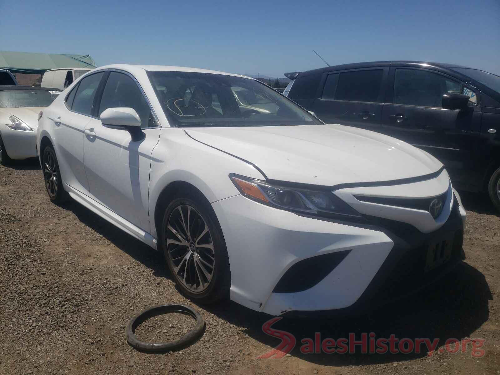 4T1B11HK2JU676196 2018 TOYOTA CAMRY