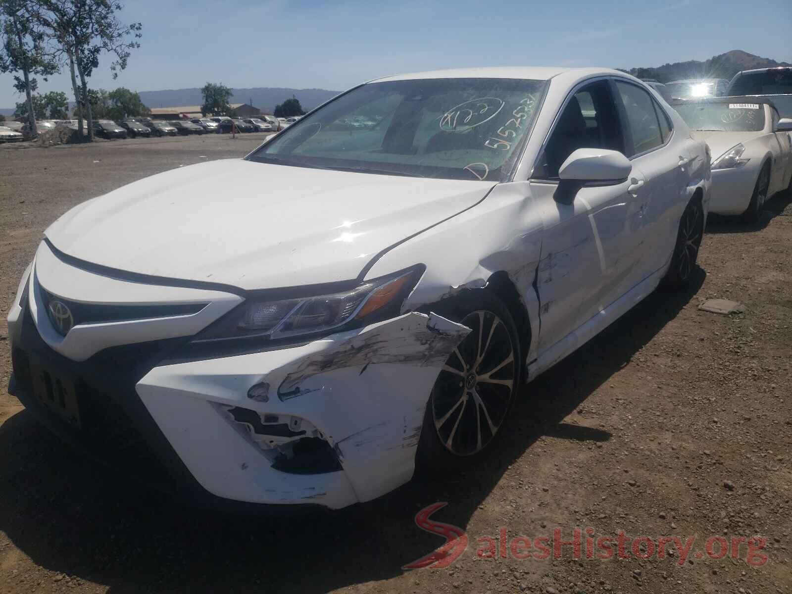 4T1B11HK2JU676196 2018 TOYOTA CAMRY