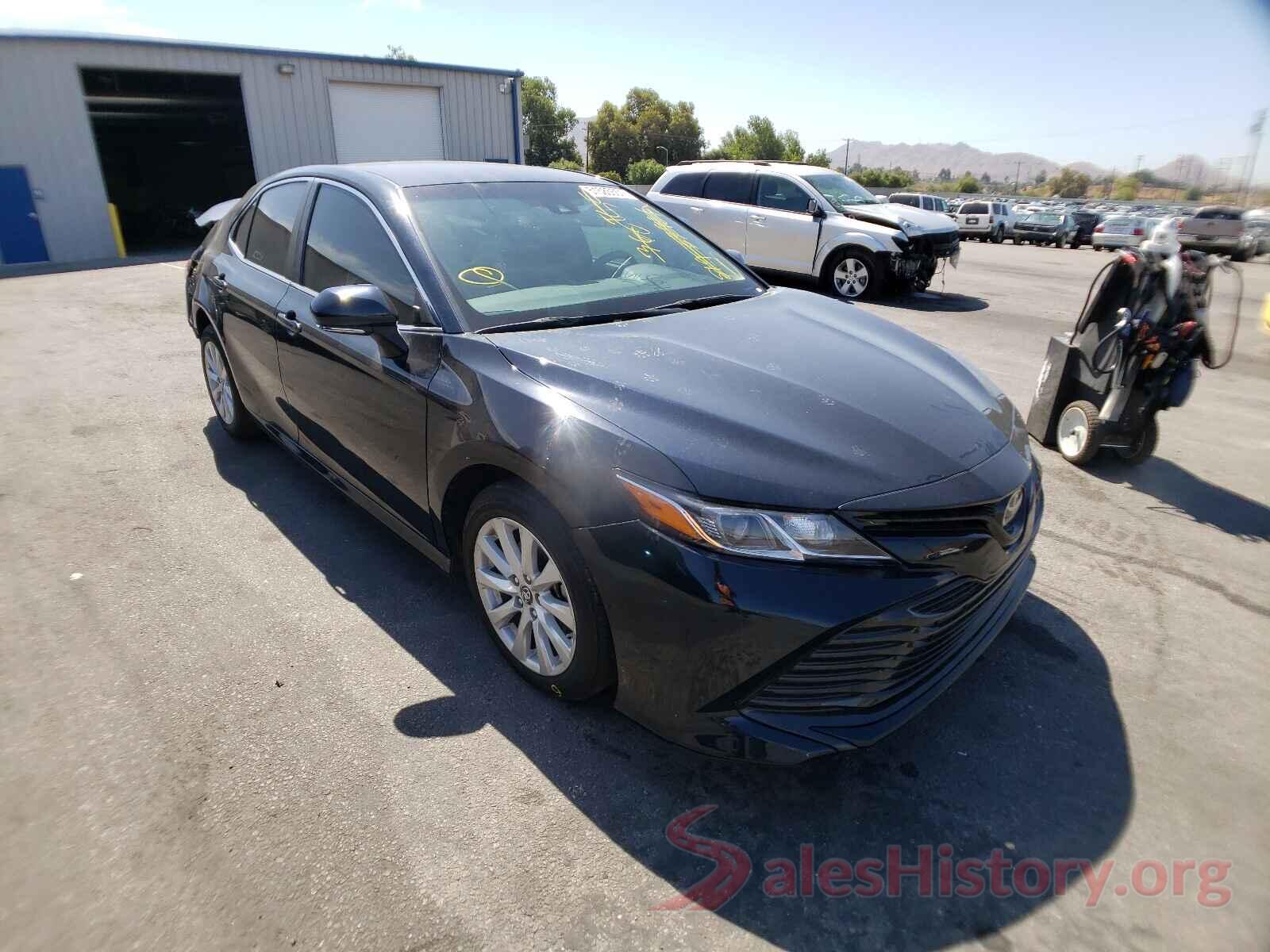 4T1B11HK7JU575039 2018 TOYOTA CAMRY