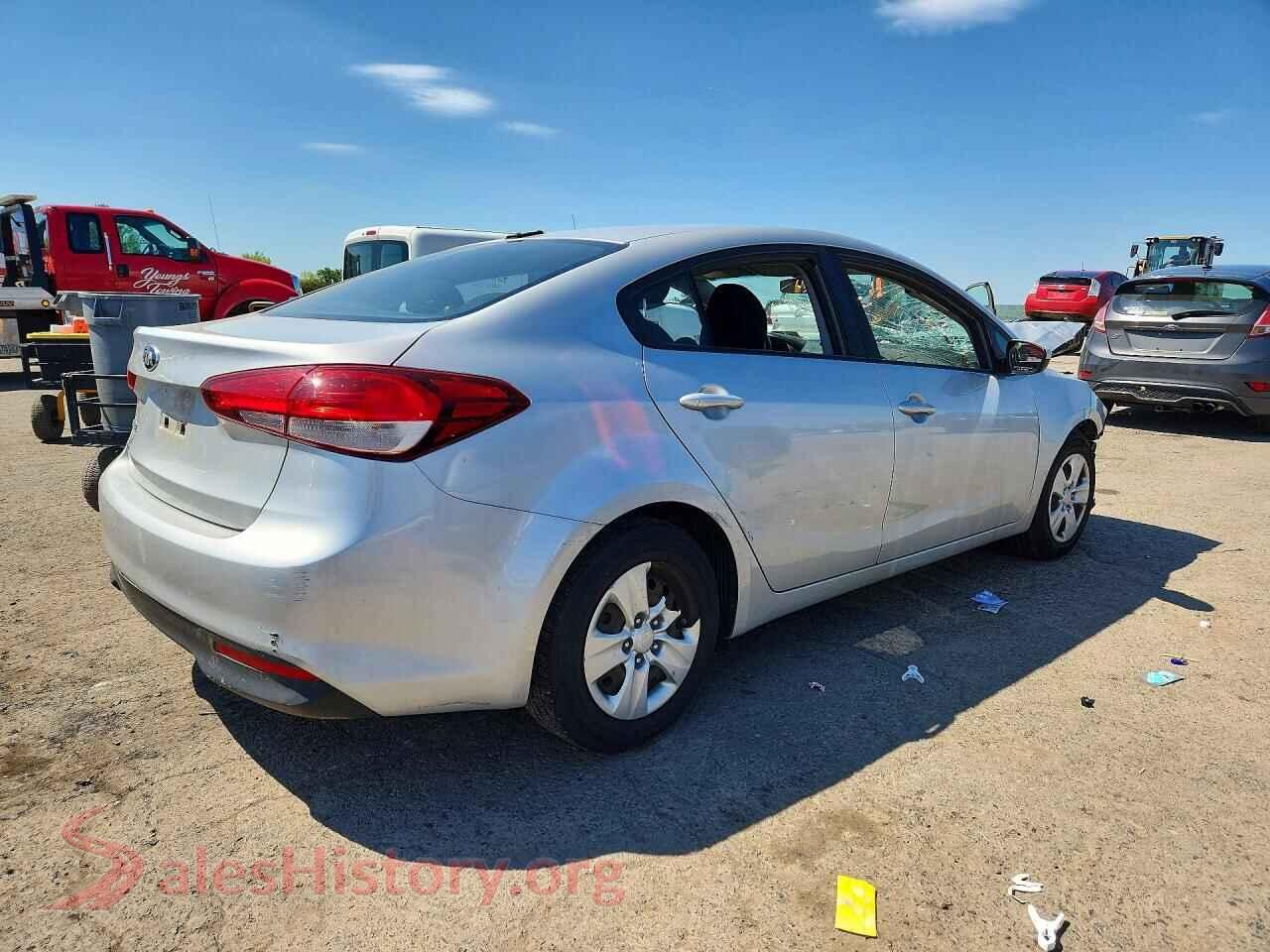 2018 KIA FORTE VIN 3KPFK4A74JE214411, right side view