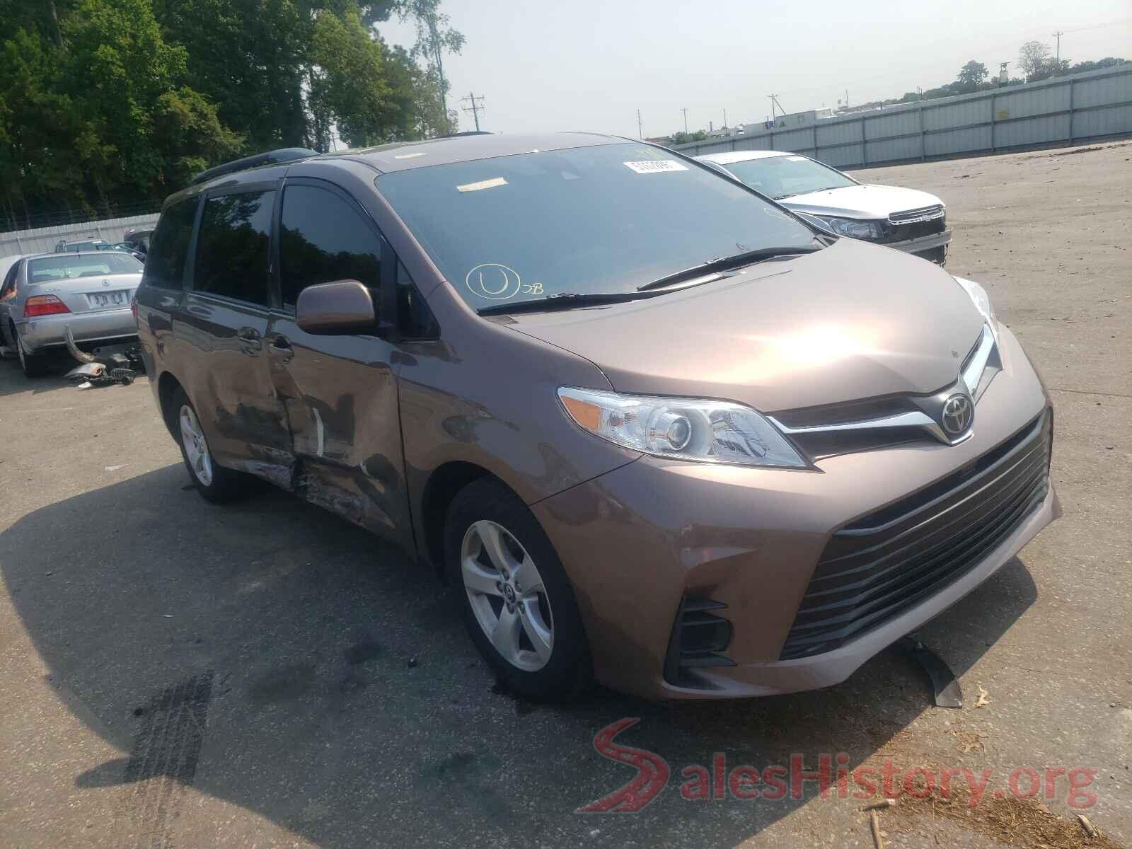 5TDKZ3DC8JS932546 2018 TOYOTA SIENNA