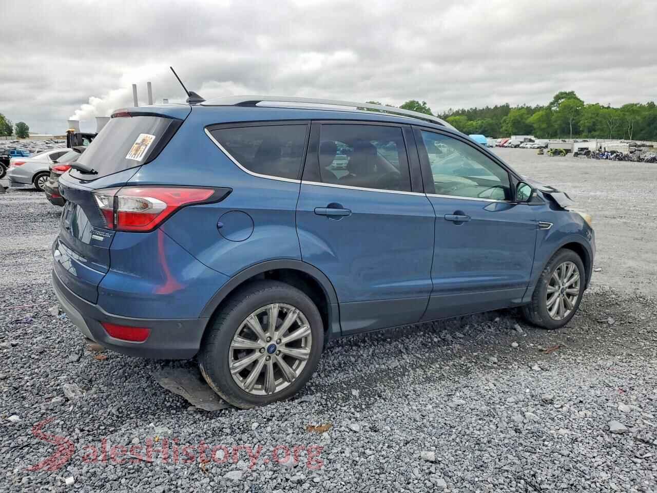 2018 FORD ESCAPE VIN 1FMCU0J97JUA44503, right side view