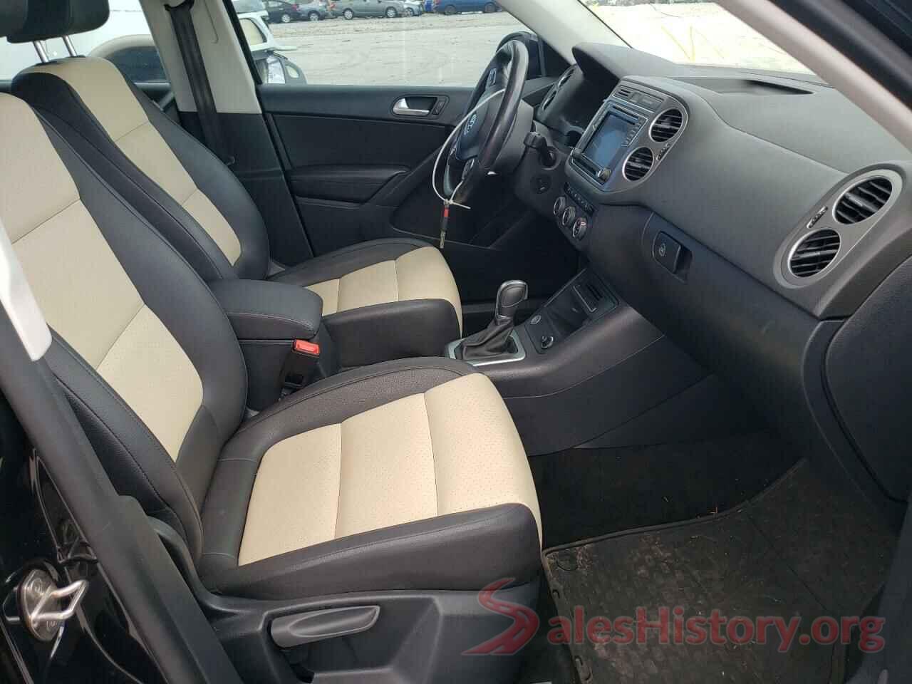 WVGAV7AX0HK010646 2017 VOLKSWAGEN TIGUAN