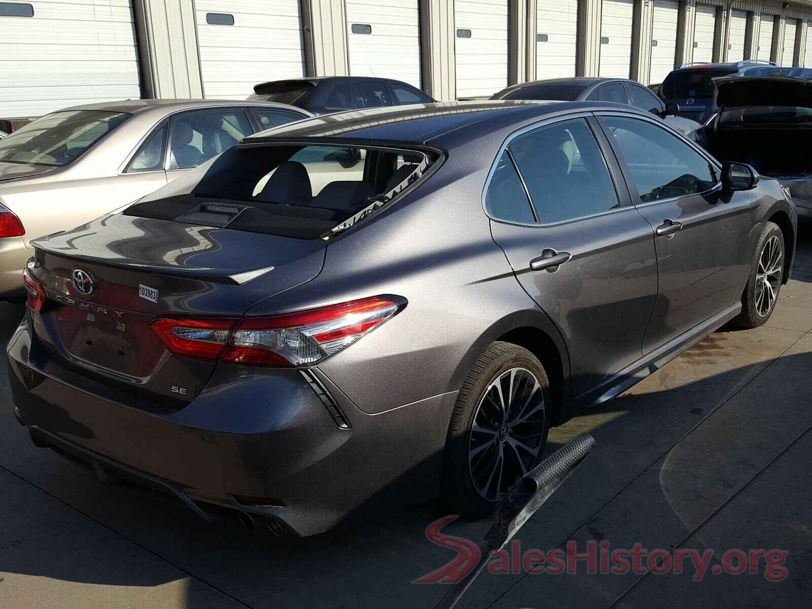 4T1B11HK7JU577941 2018 TOYOTA CAMRY