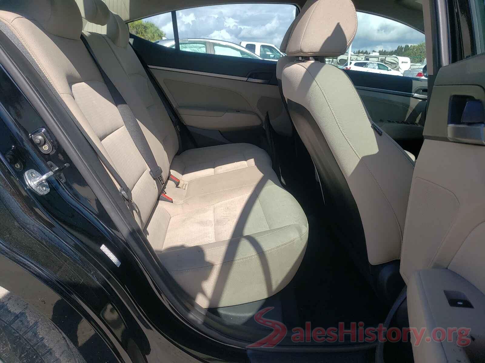 KMHD84LFXJU587881 2018 HYUNDAI ELANTRA