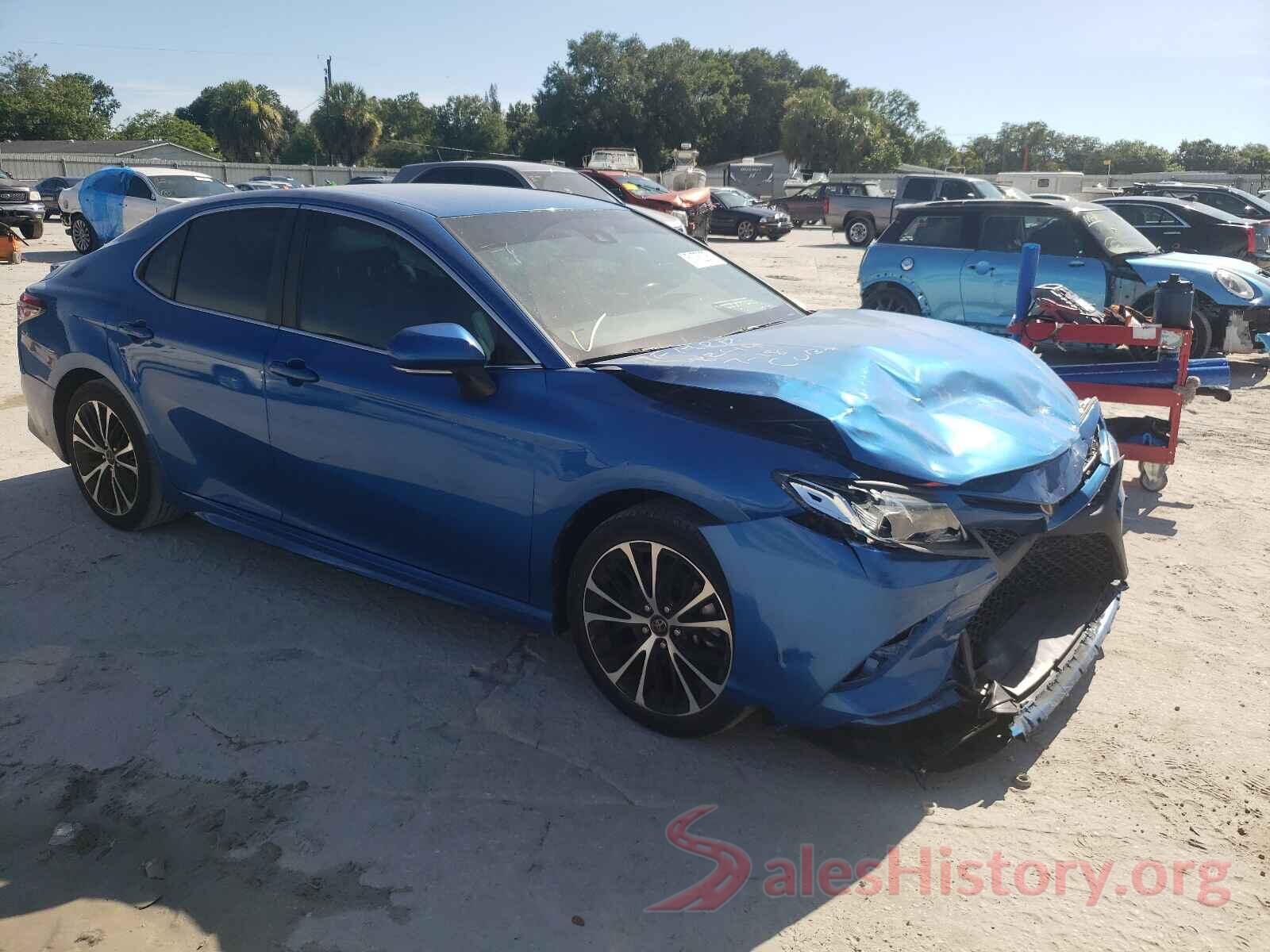 4T1B11HK5JU082704 2018 TOYOTA CAMRY