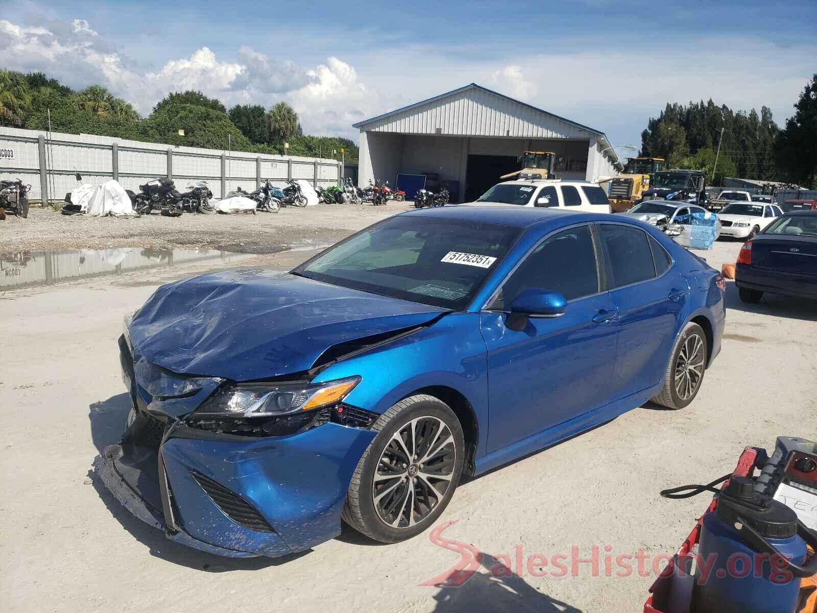 4T1B11HK5JU082704 2018 TOYOTA CAMRY