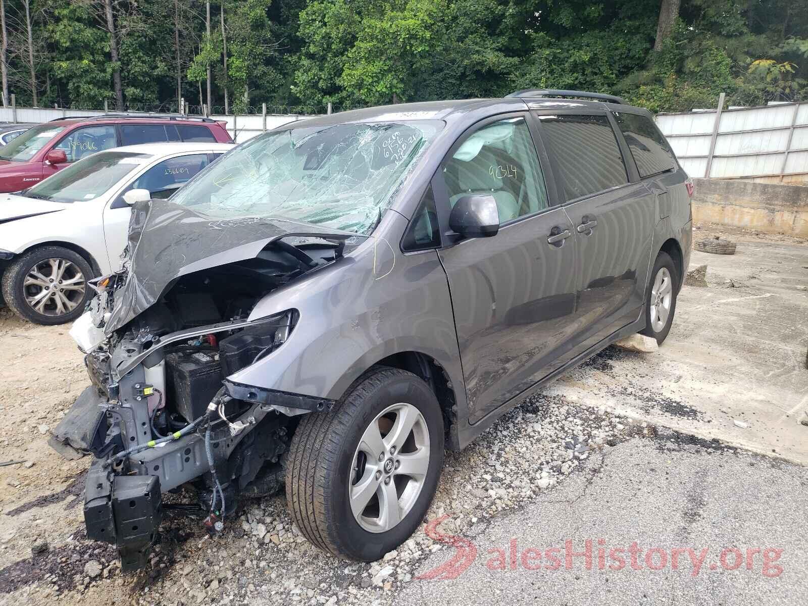 5TDKZ3DC8JS906156 2018 TOYOTA SIENNA