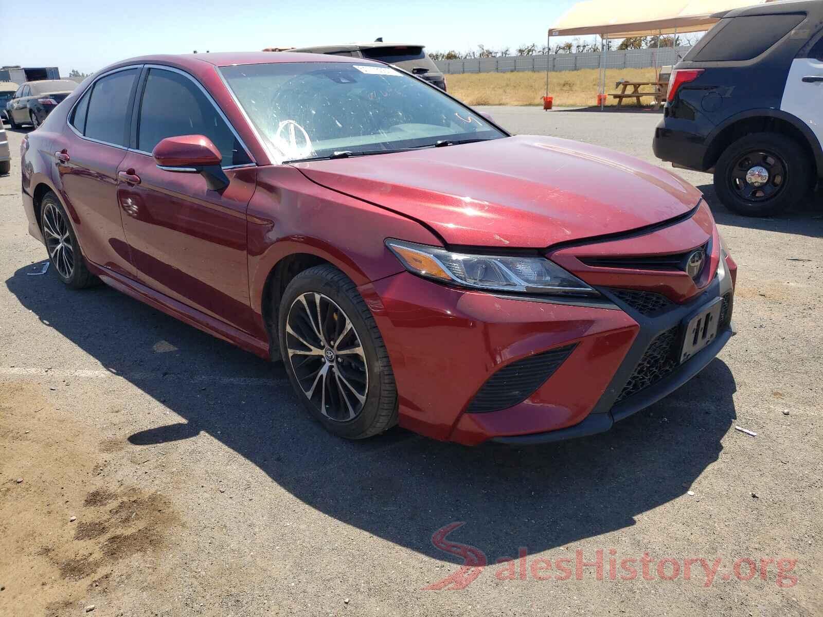 4T1B11HK1JU647739 2018 TOYOTA CAMRY