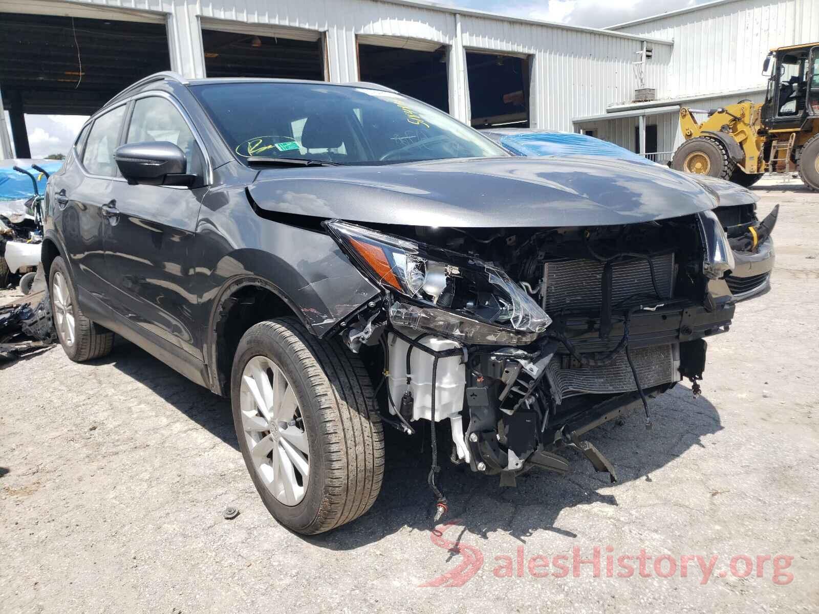 JN1BJ1CP2JW109209 2018 NISSAN ROGUE