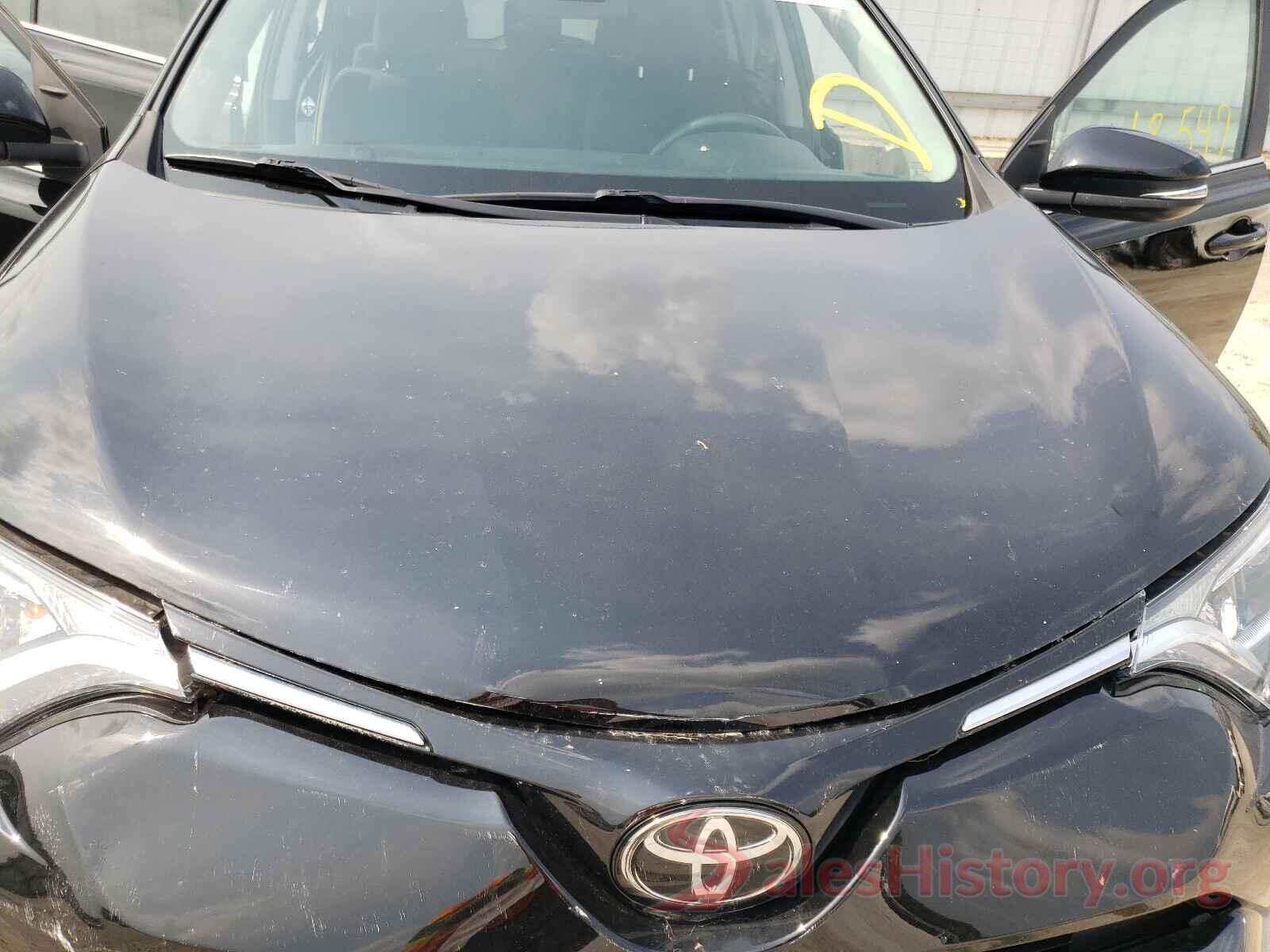 2T3RFREV7JW702263 2018 TOYOTA RAV4