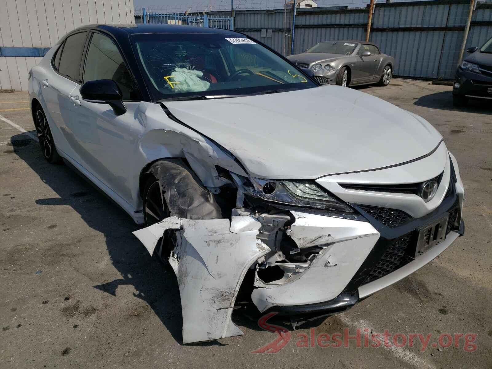 4T1B61HK2JU118964 2018 TOYOTA CAMRY