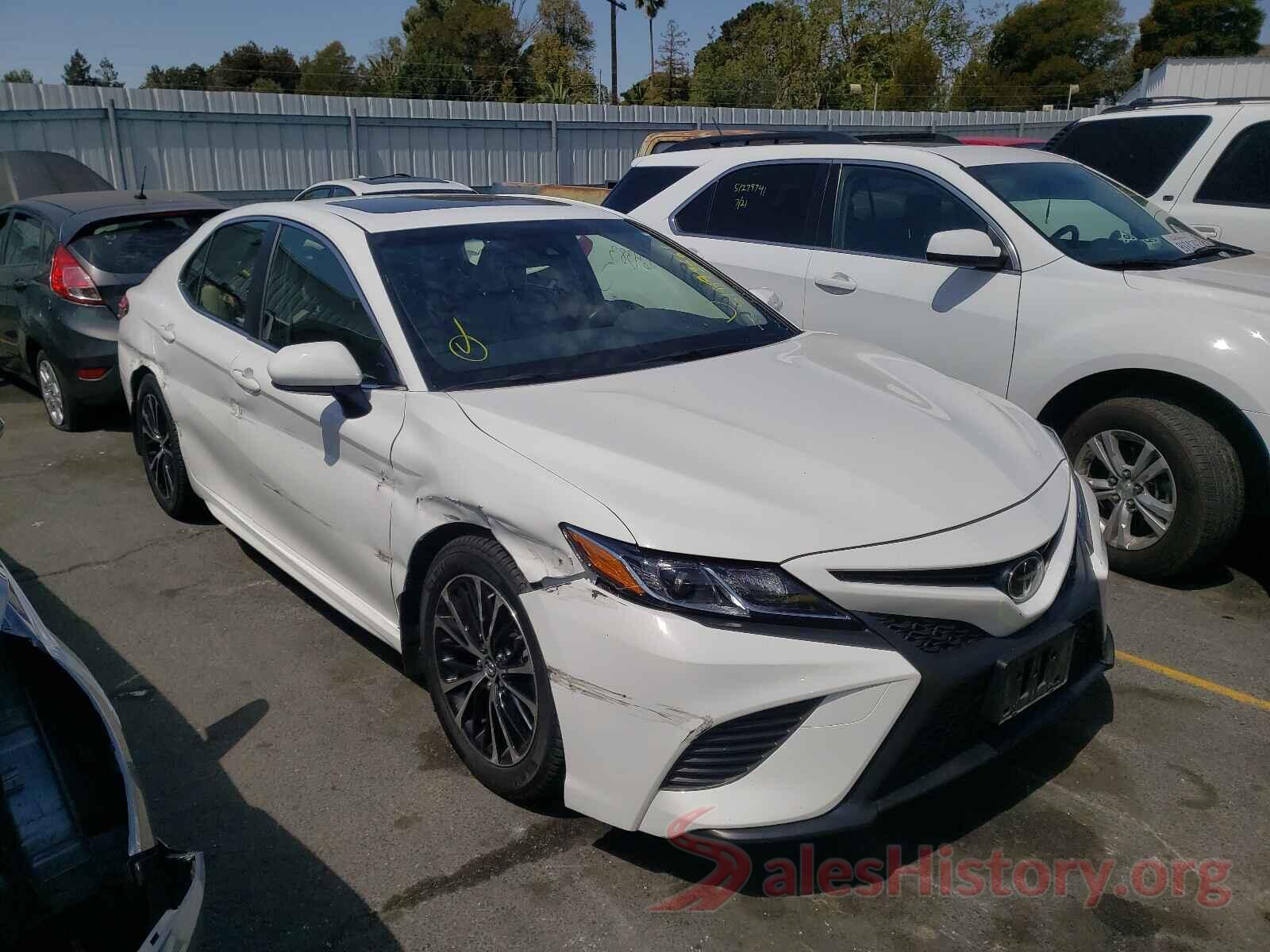 JTNB11HK8J3020736 2018 TOYOTA CAMRY