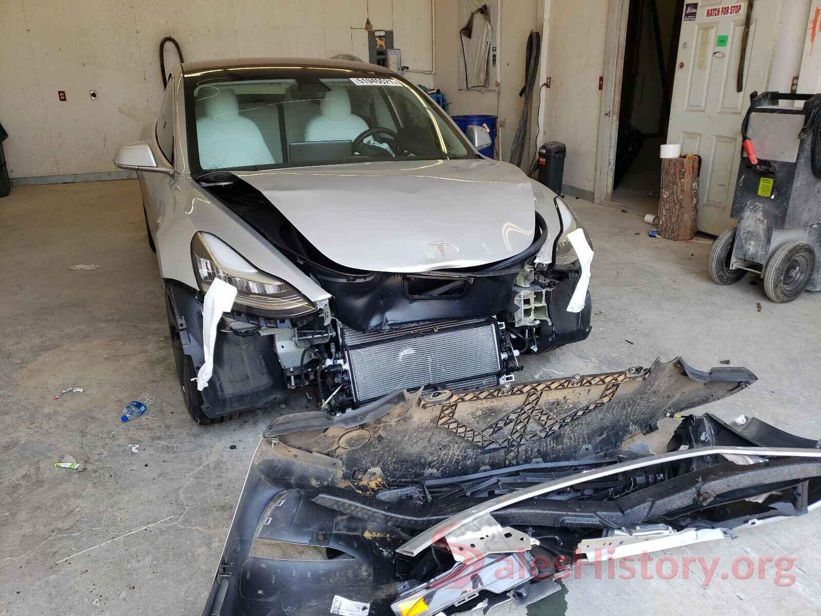 5YJ3E1EB5JF100533 2018 TESLA MODEL 3