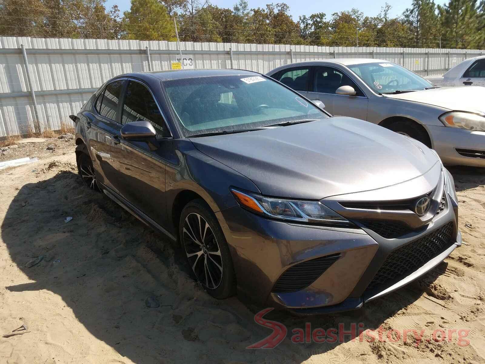 4T1B11HK4JU580506 2018 TOYOTA CAMRY