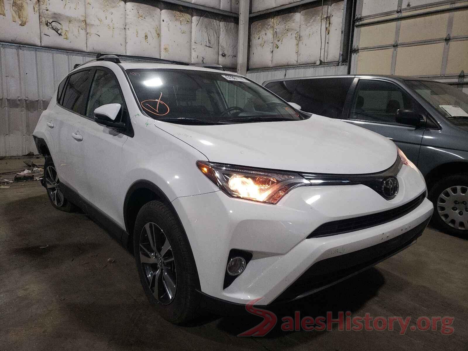 2T3RFREV9JW811405 2018 TOYOTA RAV4