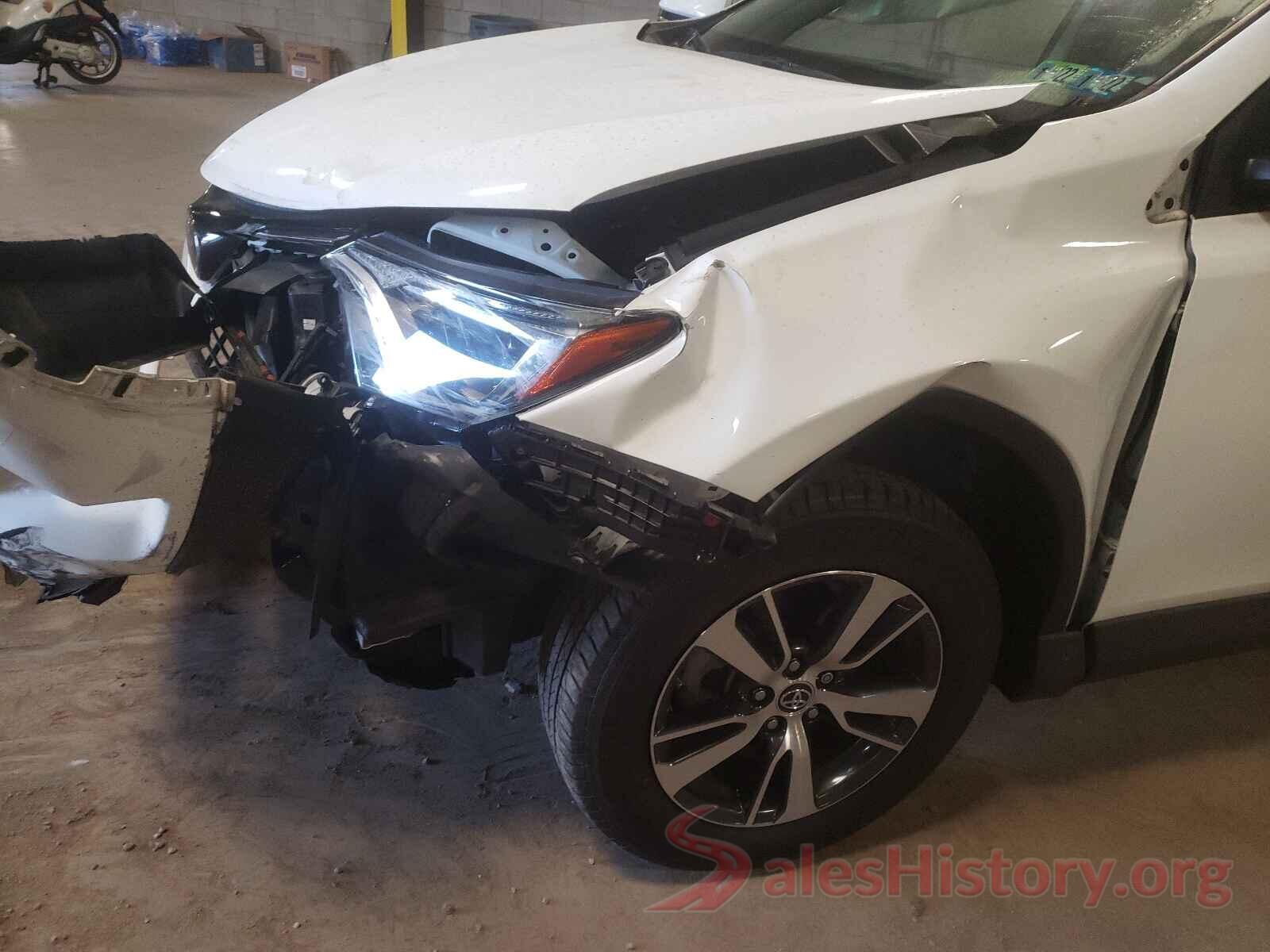 2T3RFREVXHW683556 2017 TOYOTA RAV4