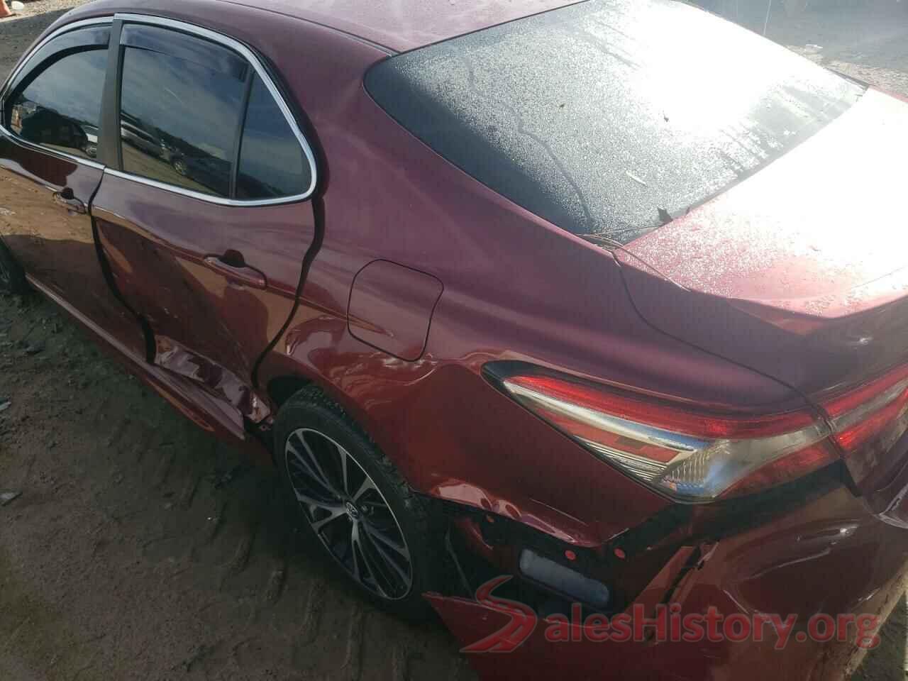 4T1B11HK4JU642129 2018 TOYOTA CAMRY