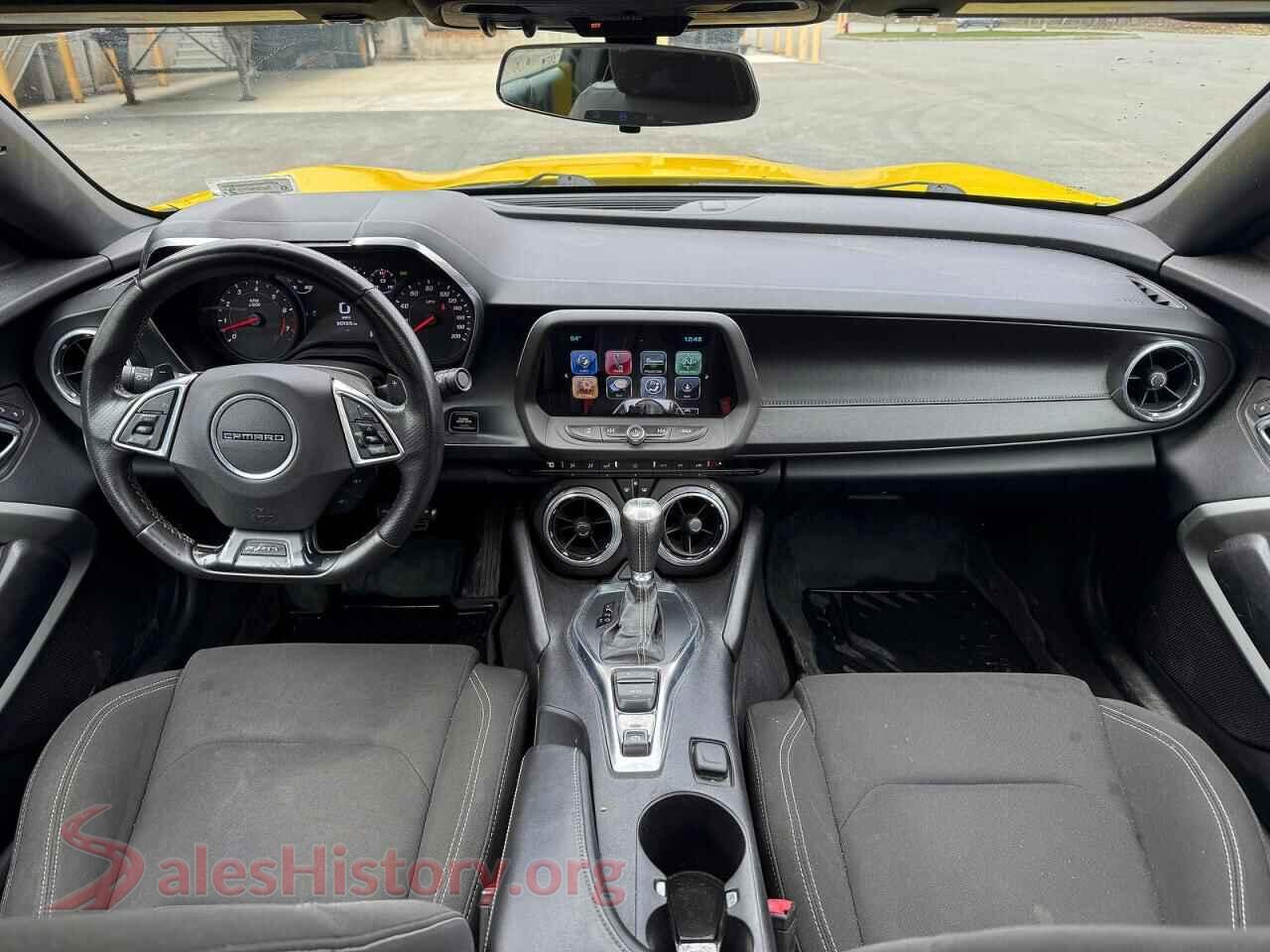 2017 CHEVROLET CAMARO VIN 1G1FF1R70H0185640, interior center console