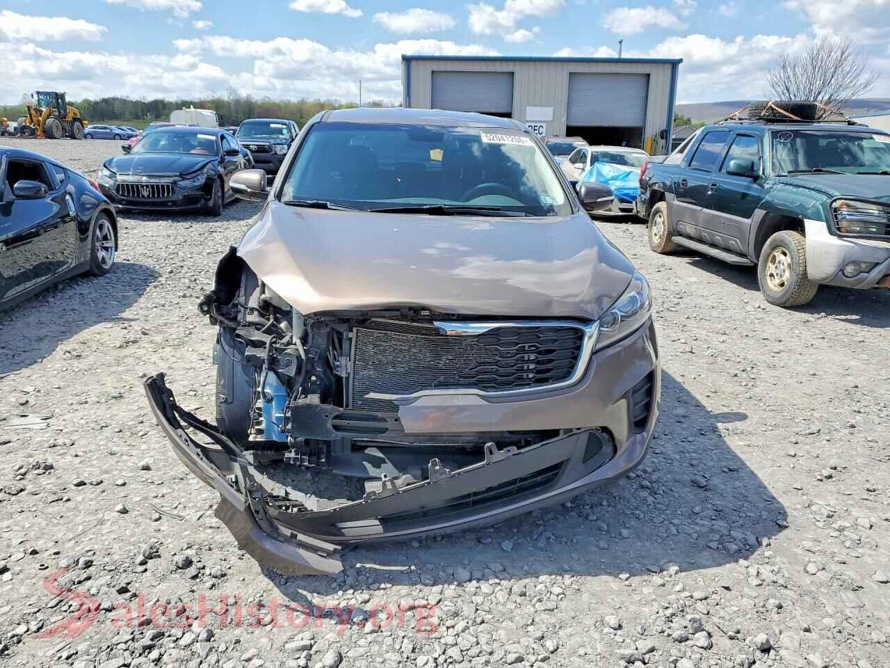 2019 KIA SORENTO VIN 5XYPGDA31KG545454, rear view