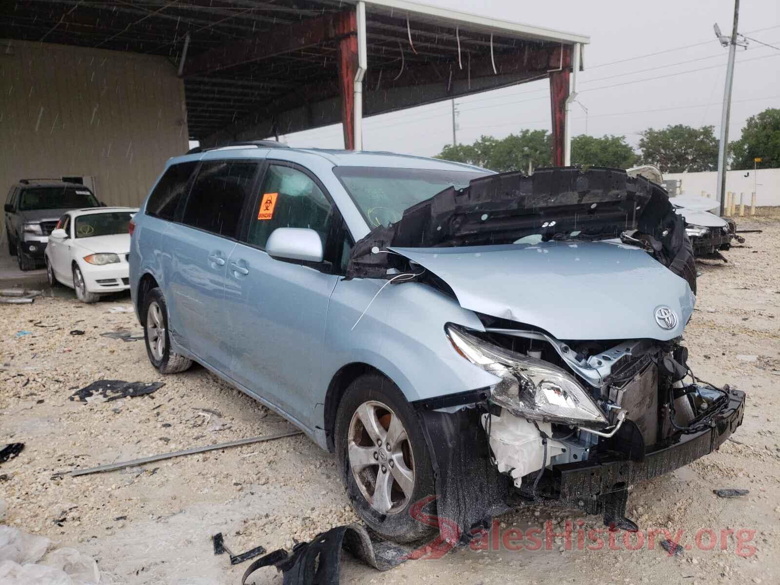 5TDKZ3DC4HS845494 2017 TOYOTA SIENNA