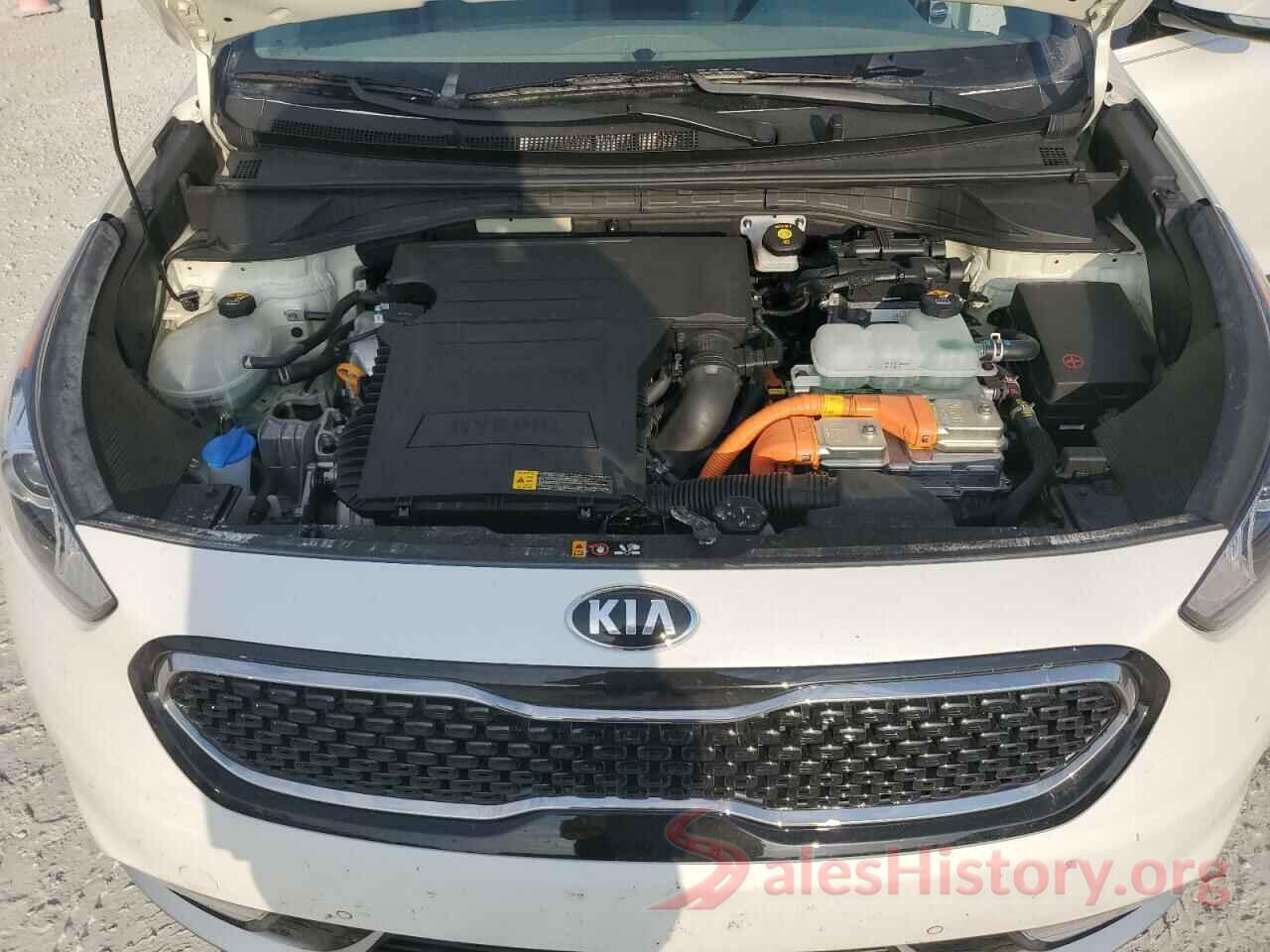 KNDCE3LC7J5186601 2018 KIA NIRO