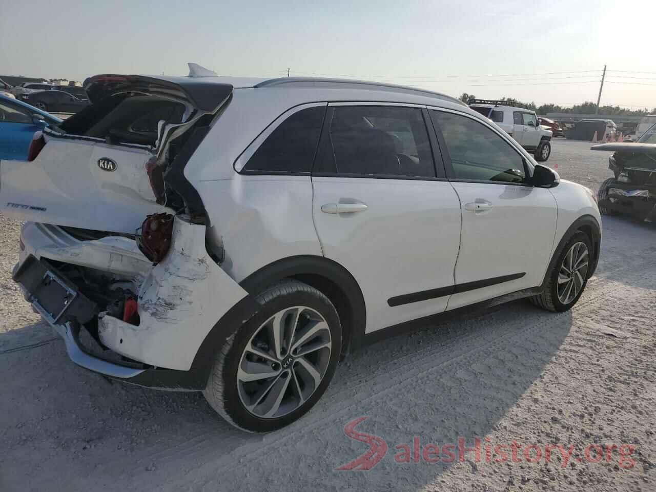 KNDCE3LC7J5186601 2018 KIA NIRO