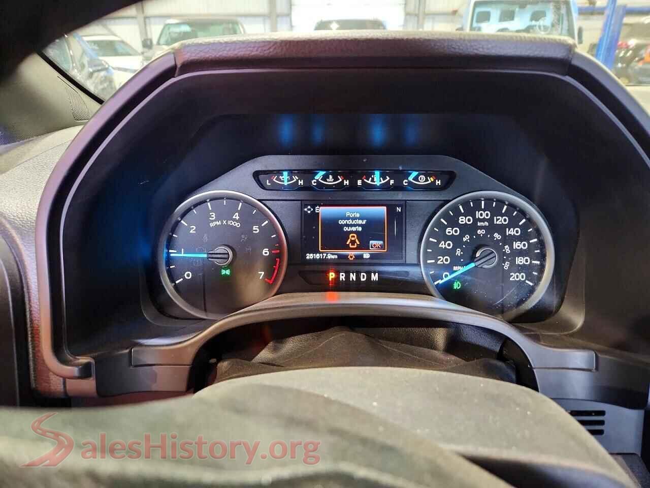 2019 FORD F150 VIN 1FTFW1E4XKFB06840, interior center console