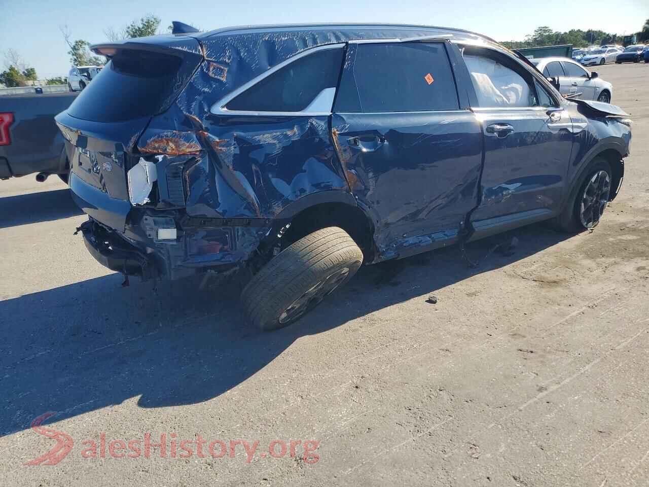 2024 KIA SORENTO VIN 5XYRL4JC7RG278044, right side view