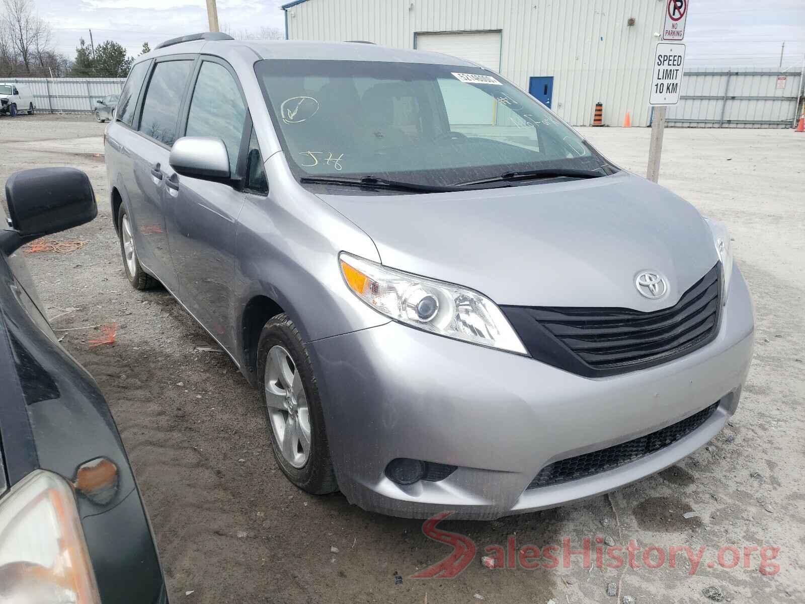 5TDZZ3DC4HS822943 2017 TOYOTA SIENNA