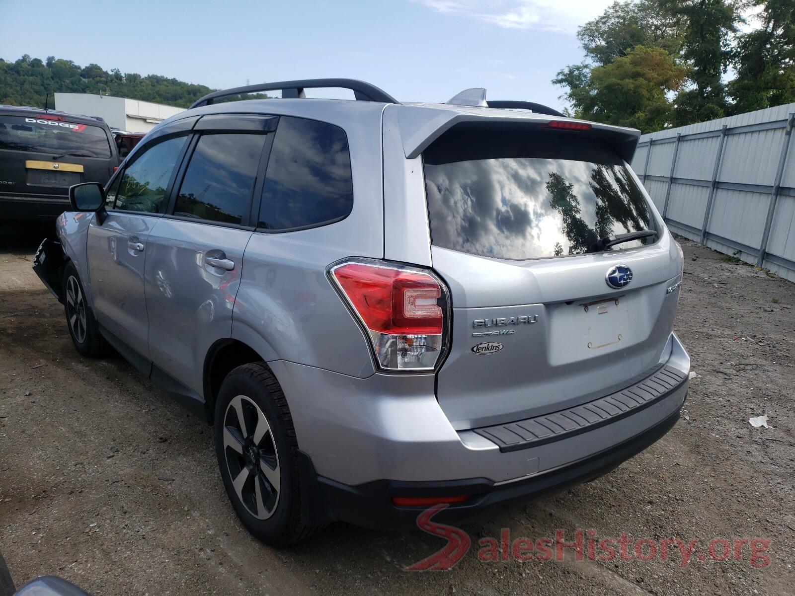 JF2SJAGC9JH513067 2018 SUBARU FORESTER