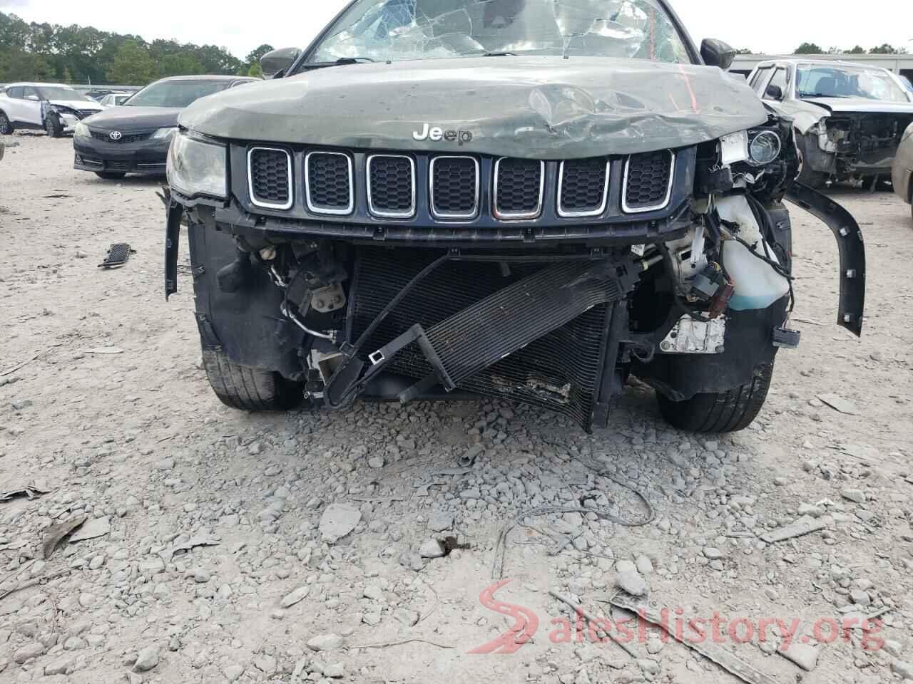 3C4NJDCB2JT463656 2018 JEEP COMPASS