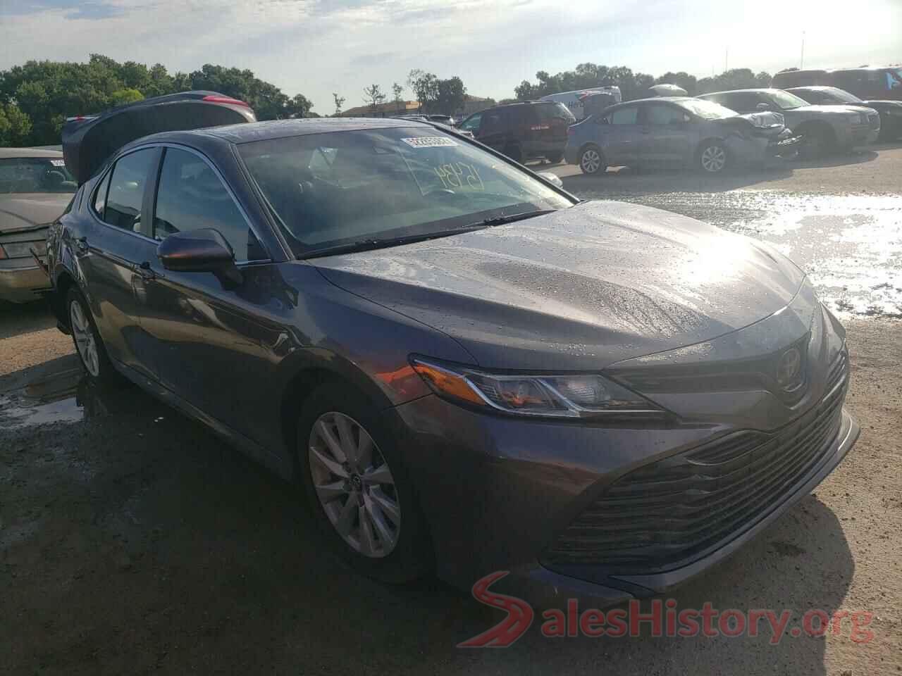 4T1B11HK1JU053667 2018 TOYOTA CAMRY