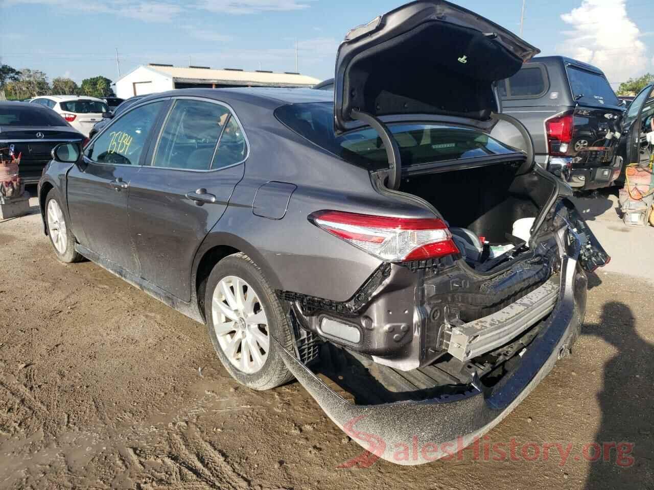 4T1B11HK1JU053667 2018 TOYOTA CAMRY