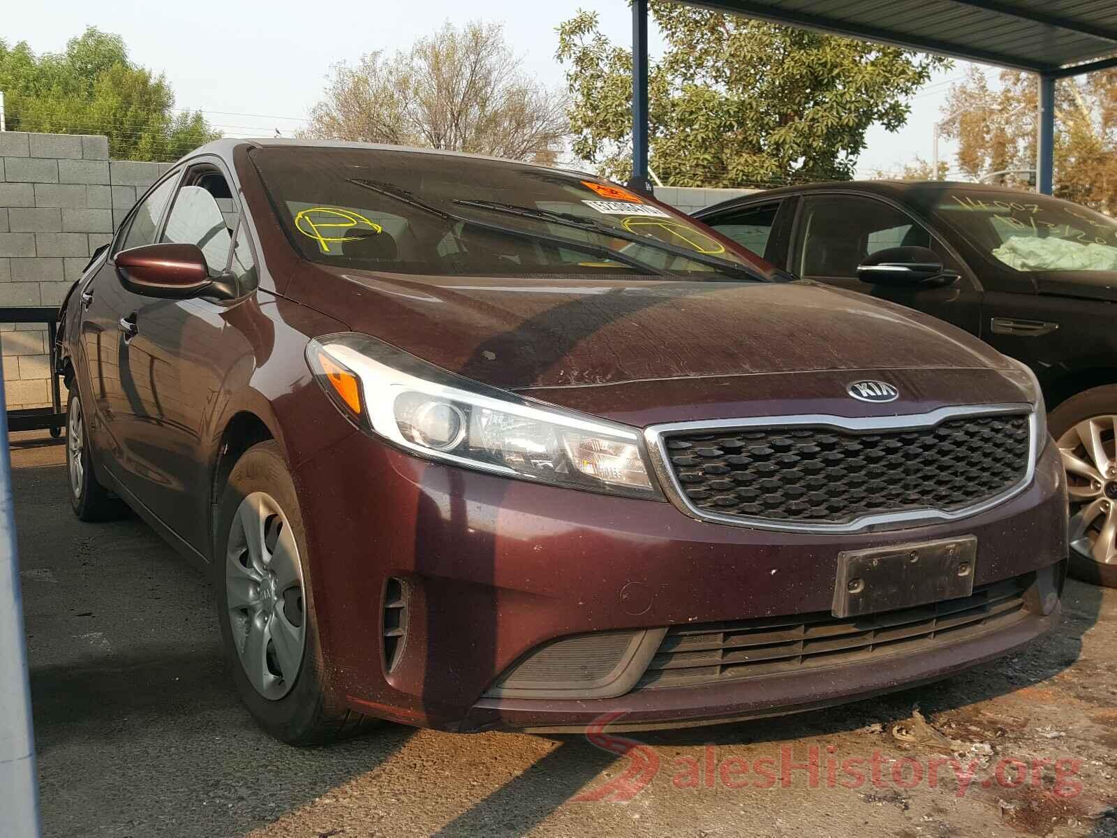 3KPFK4A79JE233035 2018 KIA FORTE