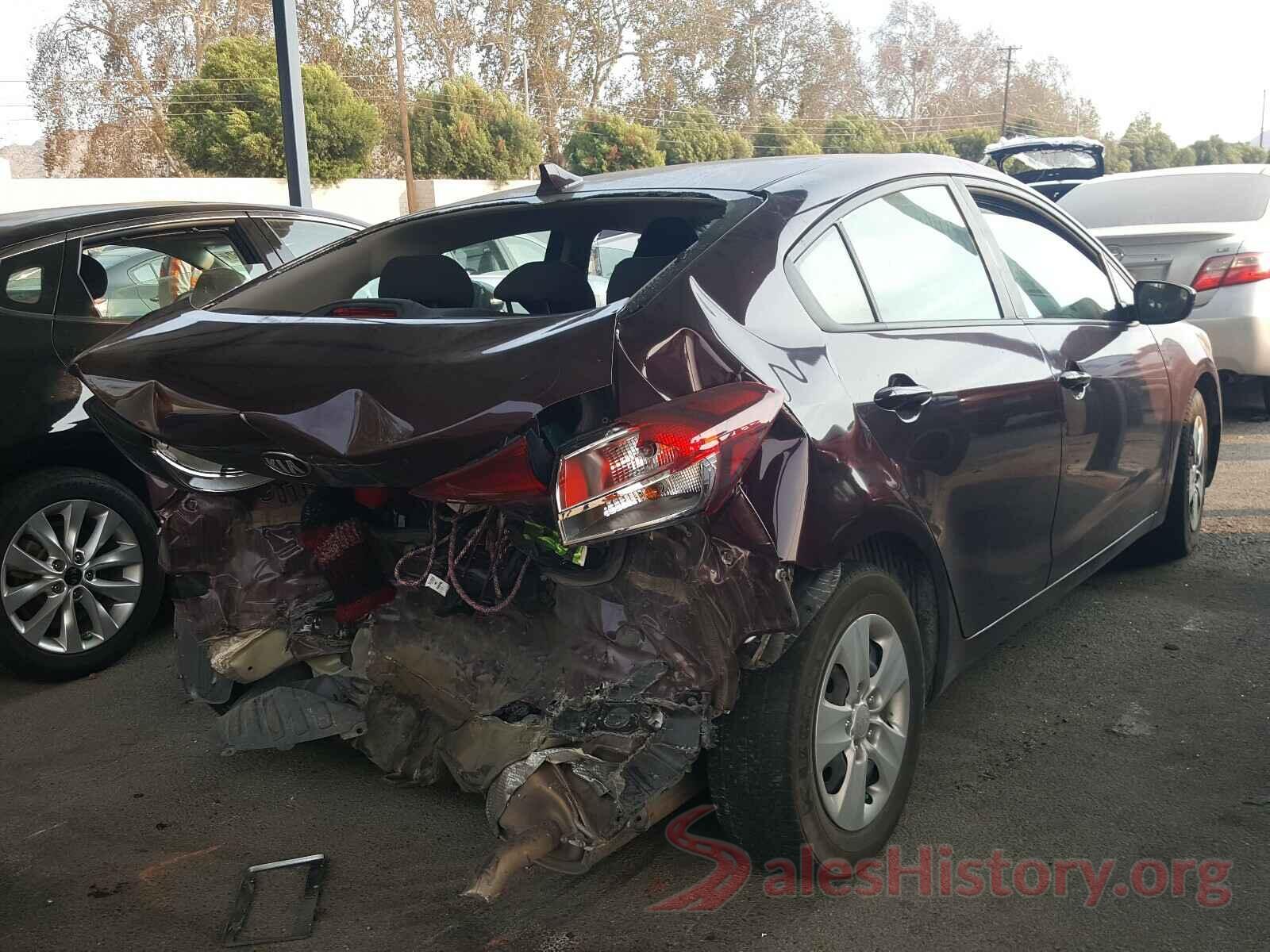 3KPFK4A79JE233035 2018 KIA FORTE