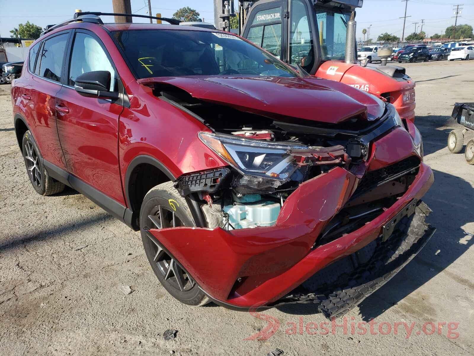 2T3NFREV1JW520587 2018 TOYOTA RAV4