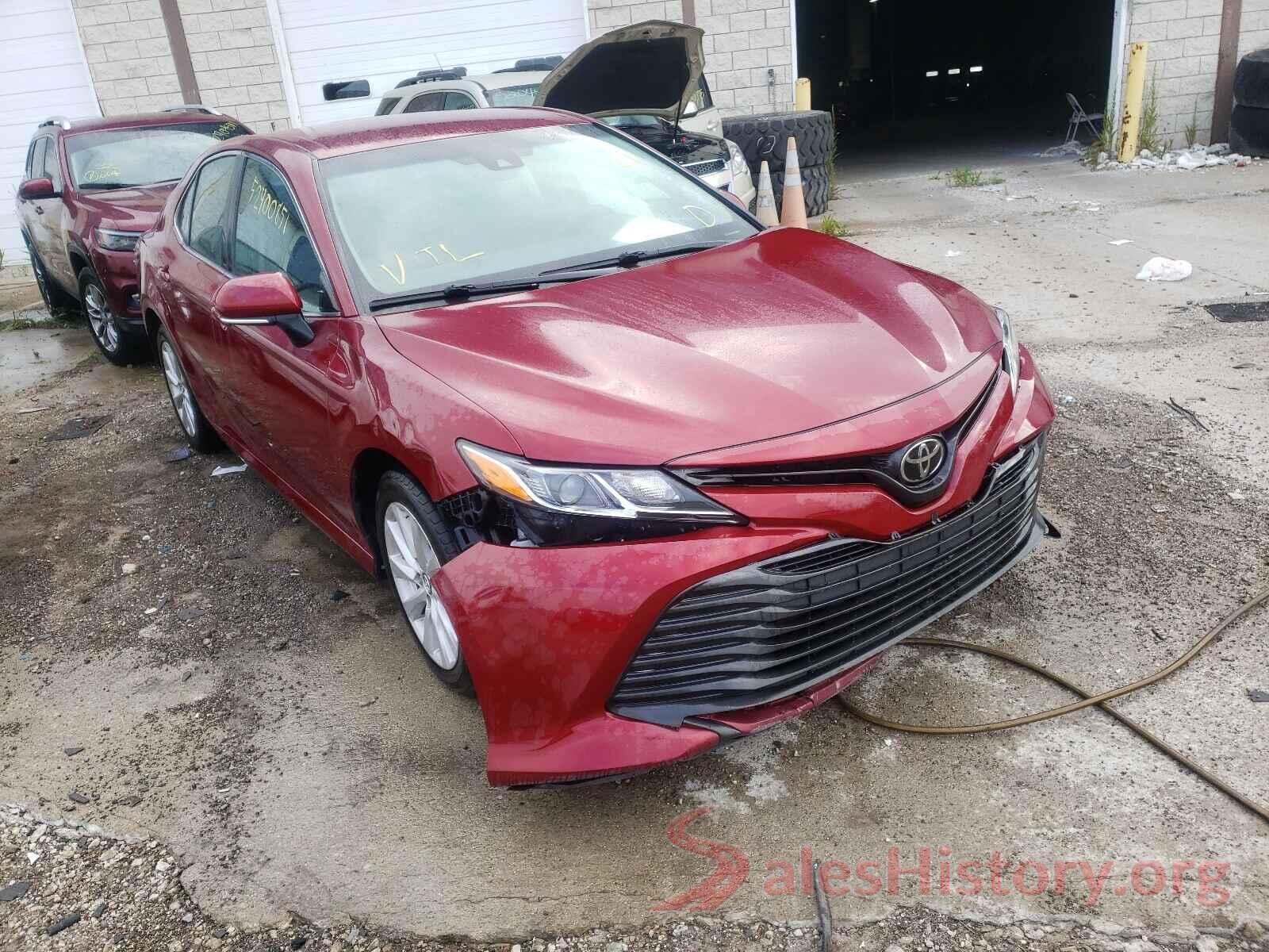 4T1B11HK4JU598214 2018 TOYOTA CAMRY