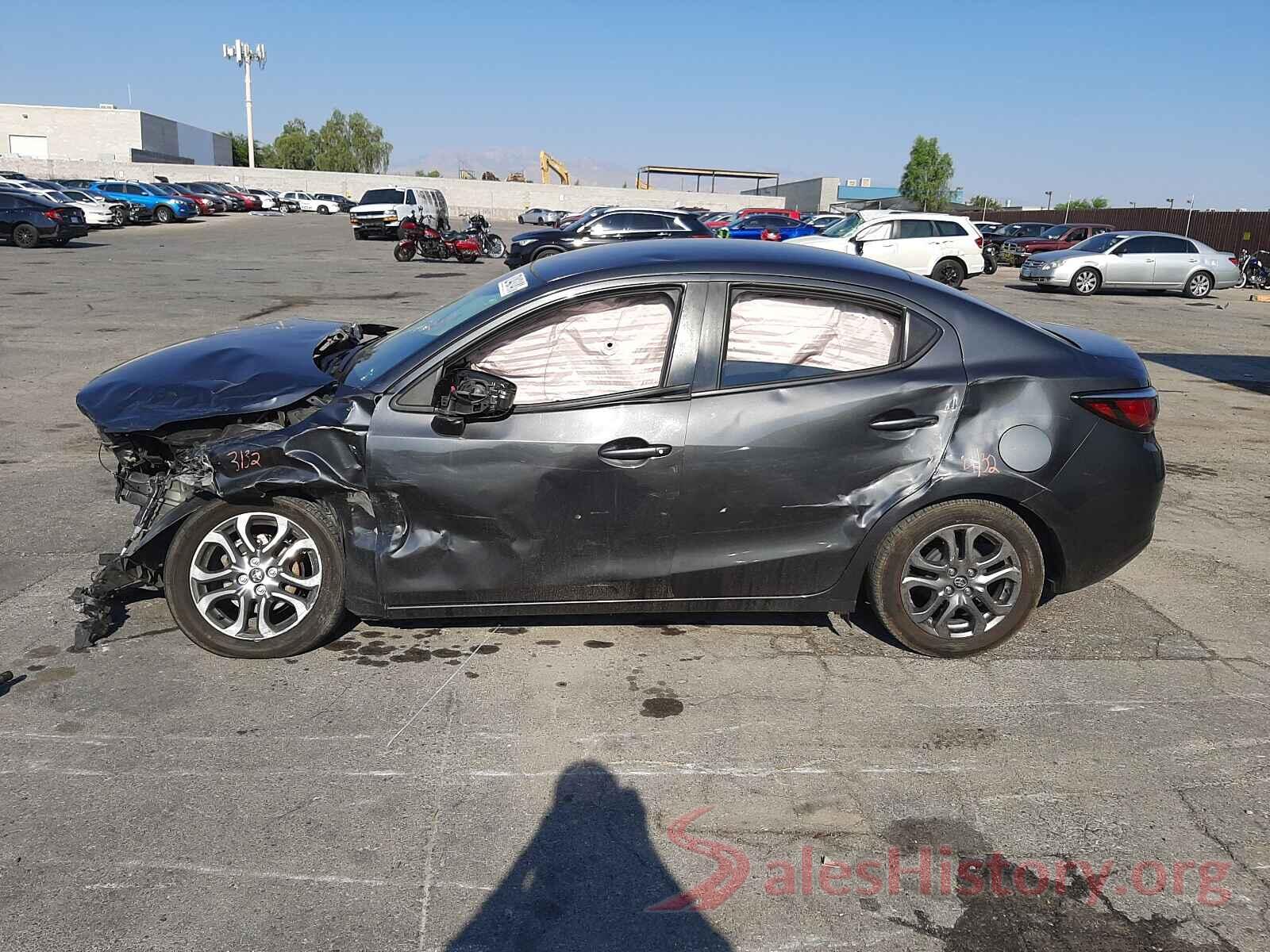 3MYDLBYV6HY149262 2017 TOYOTA YARIS