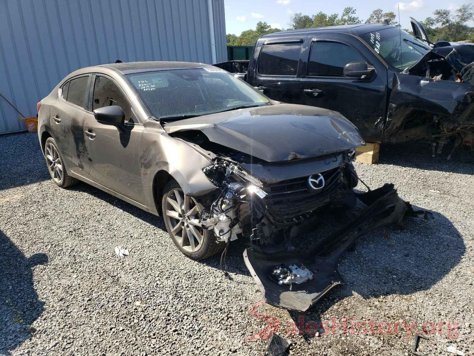 3MZBN1W30JM158853 2018 MAZDA 3