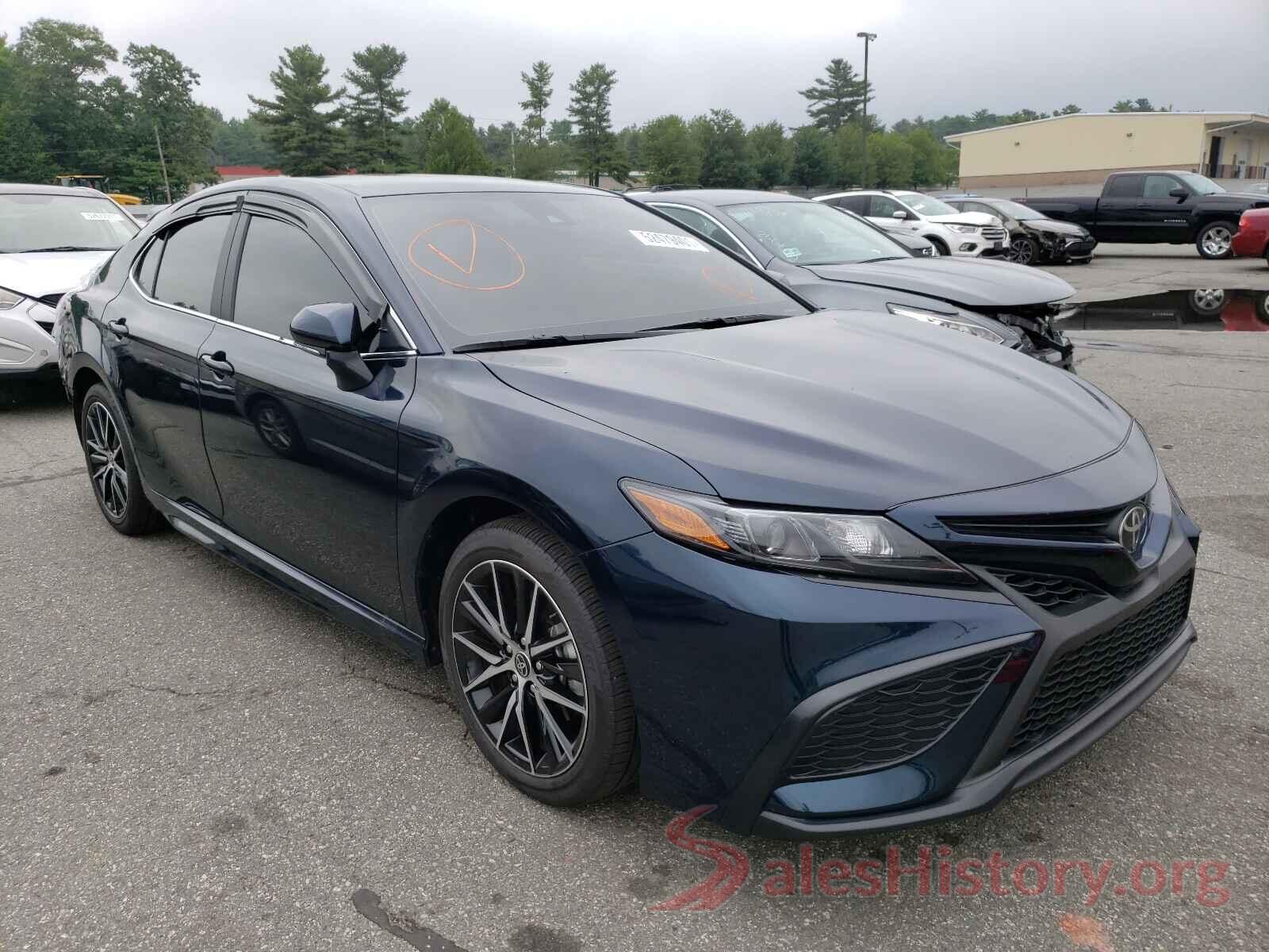 4T1G11AK3MU556945 2021 TOYOTA CAMRY