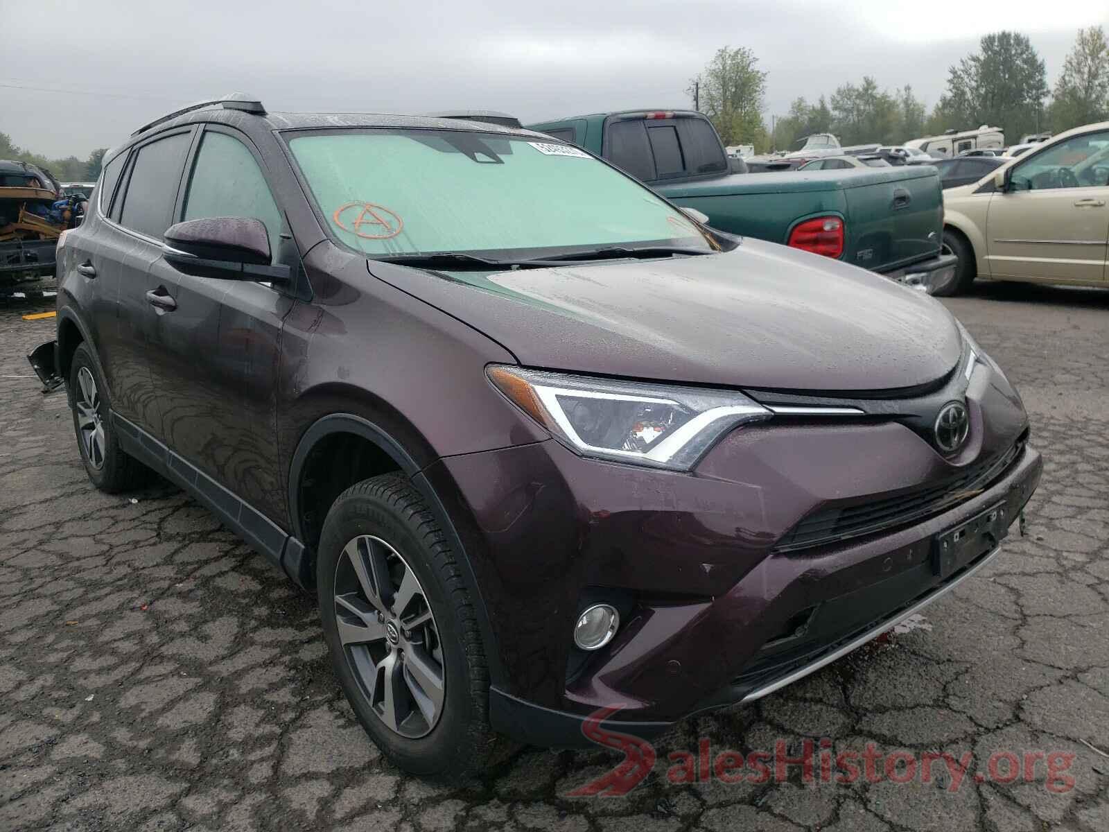 2T3RFREV8JW716320 2018 TOYOTA RAV4